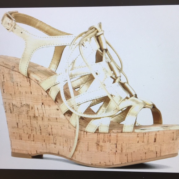 gold wedges tie up